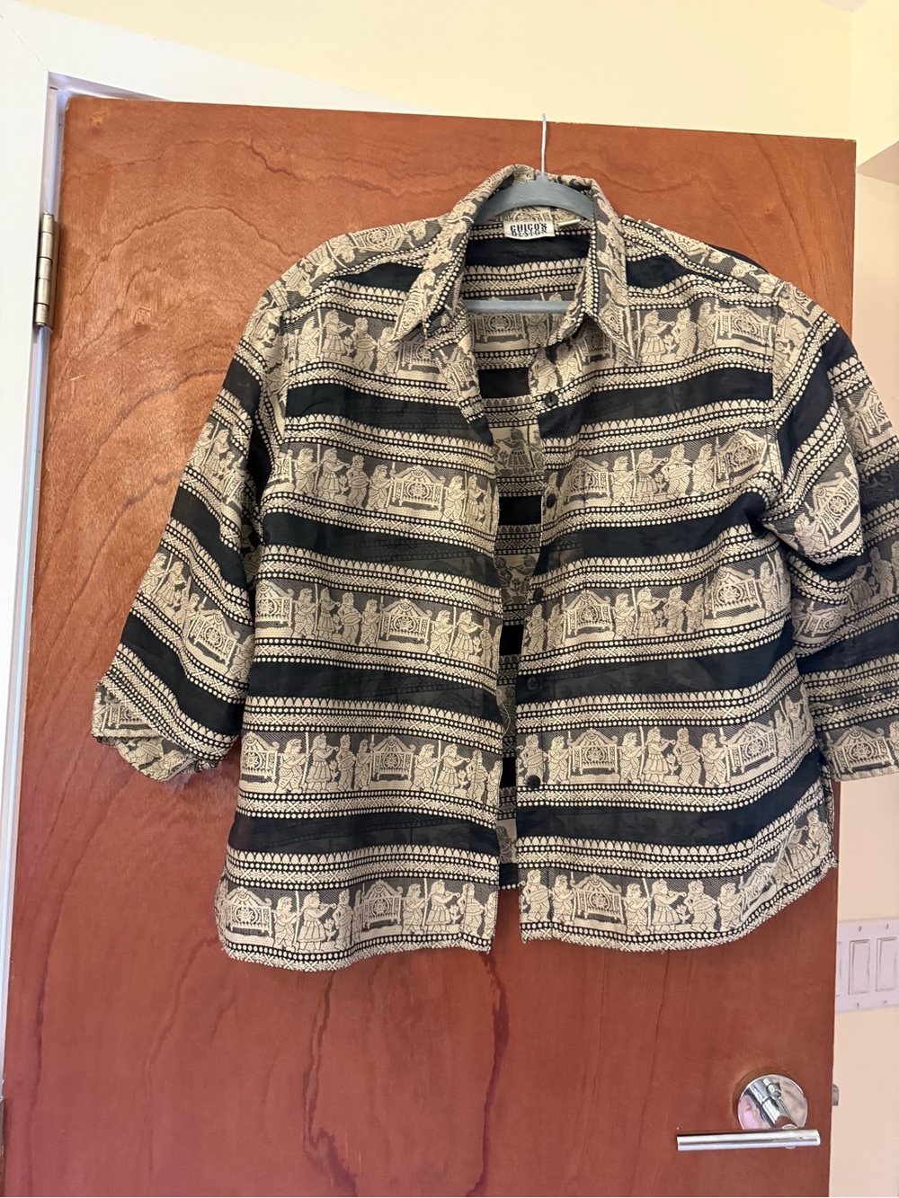 Chico's Black & Cream Patterned Short-Sleeve Button-Down Shirt